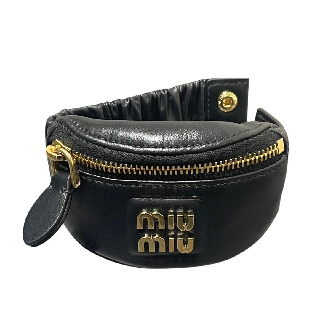 ミュウミュウ MIUMIU レザーミニポーチ付 ブレスレット 小銭入れ