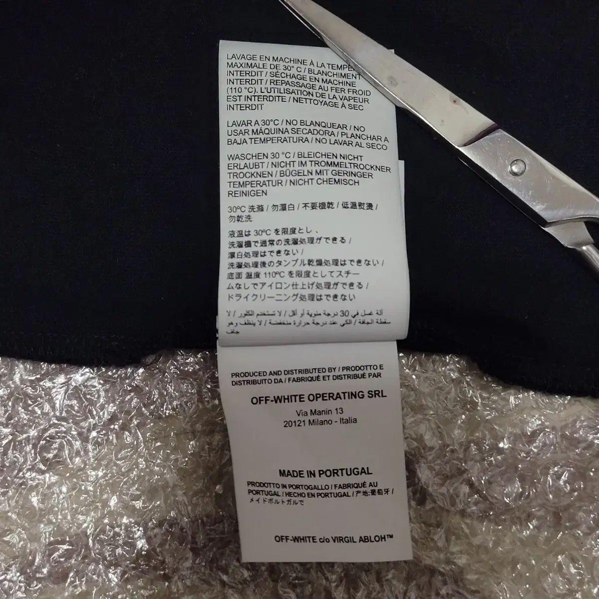 オフホワイト