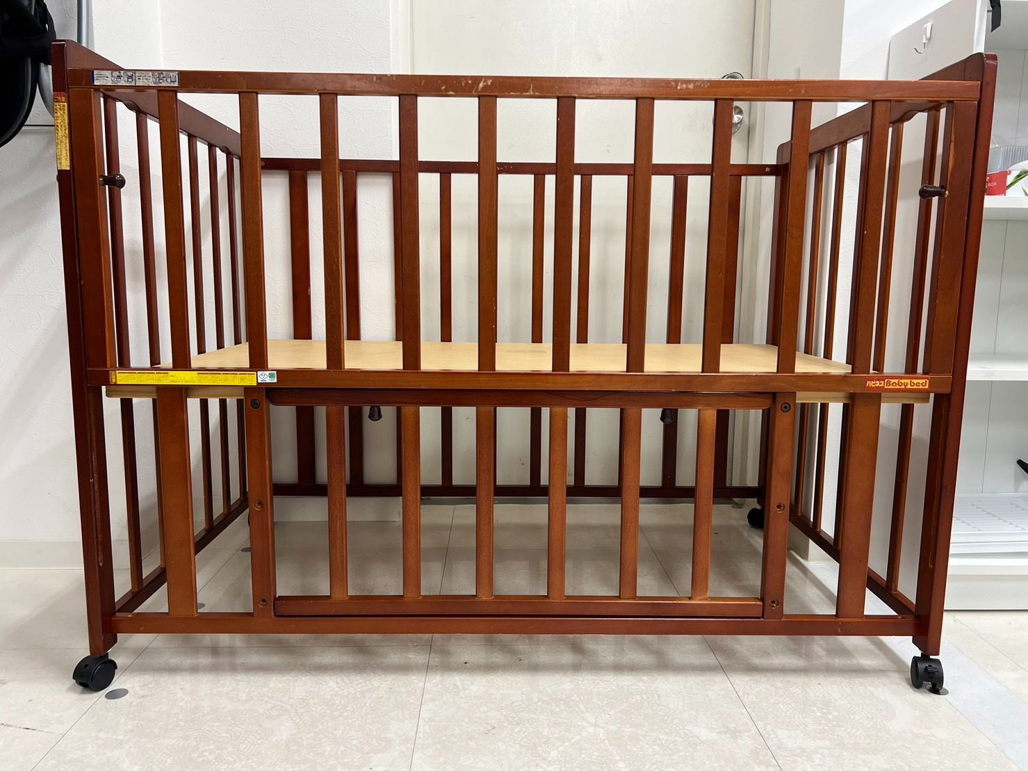 ヤトミ ハピネス ベビーベッド 70×120cm キャスター付 収納付 【要確認 ヤトミ ハピネス ベビーベッド 70×120cm キャスター付 収納付 【要確認