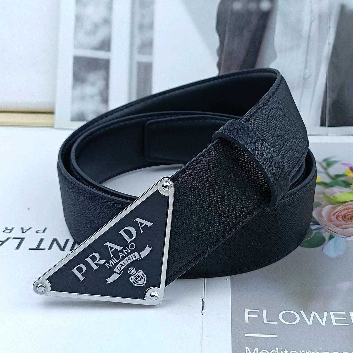 PRADA プラダ ベルト 三角プレート 新品未使用品 - メルカリ