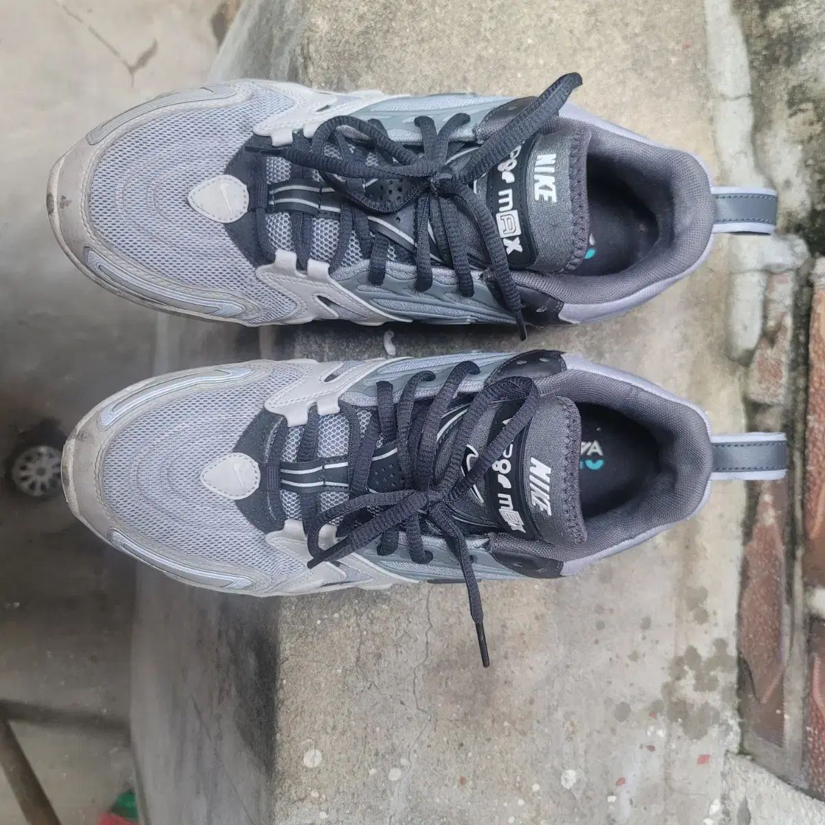 NIKE