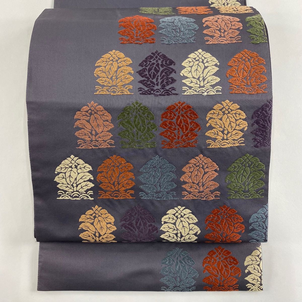 袋帯 名品 加納幸 落款 草花 刺繍 灰紫 お太鼓柄 正絹 【中古