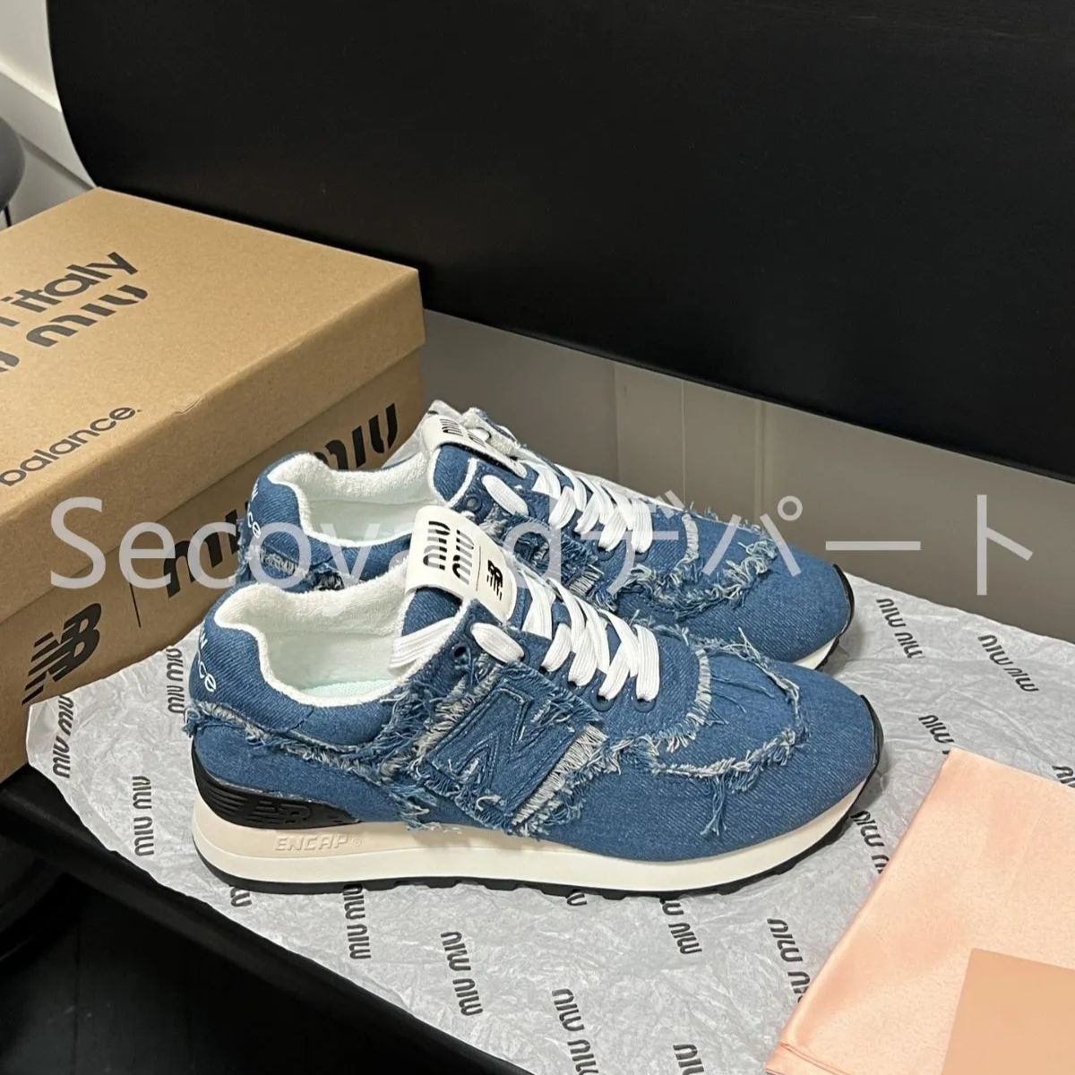 新品未使用 miumiu newbalance レデイースミュウミュウ スニーカー 箱付 0103 - メルカリ