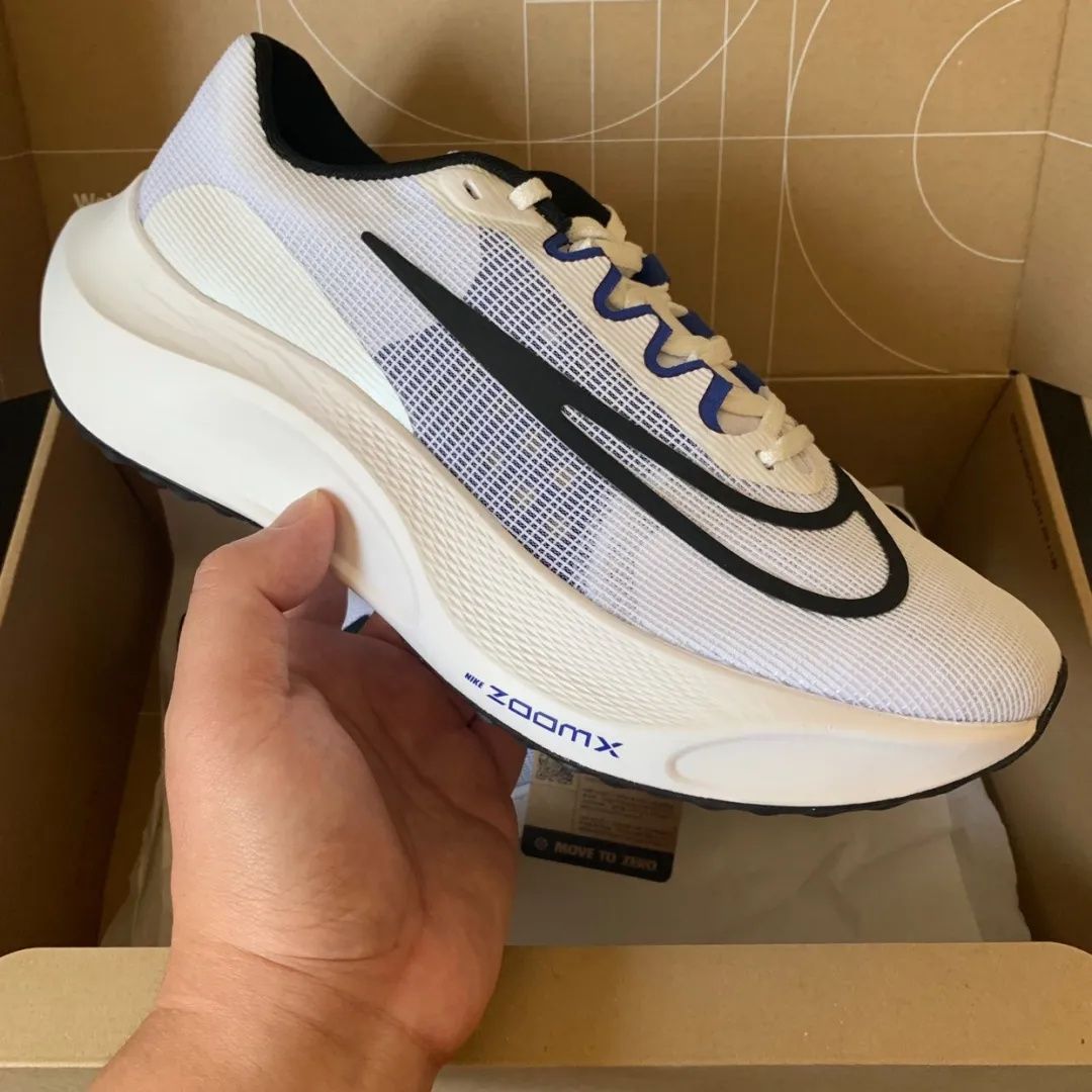 値下げします新品ナイキ スニーカー Nike Zoom Fly 5 メンズ スニーカー