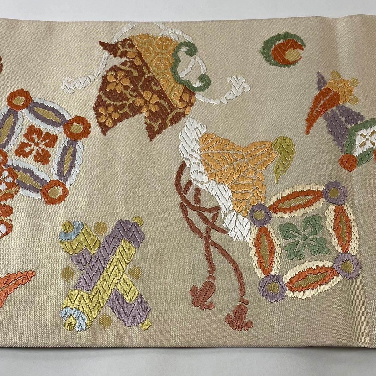 【新品】あふり付き手提げ（大） 狩猟紋錦　ベージュ　川島織物 掛額 四天王獅猟紋様錦 – 龍村美術織物公式オンラインショップ