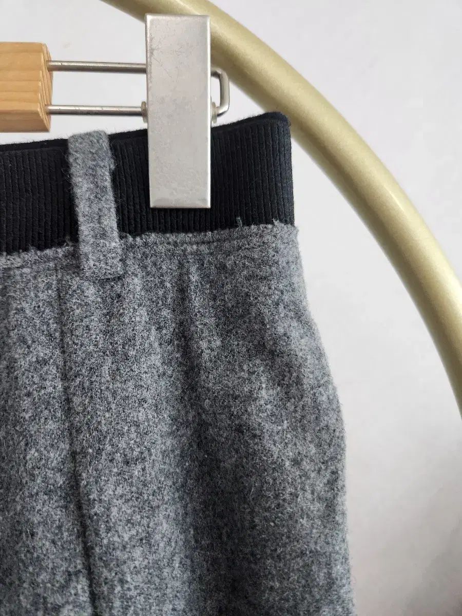 システム ウール プリーツ ワイド パンツ グレー DECORATOM_COM_BR