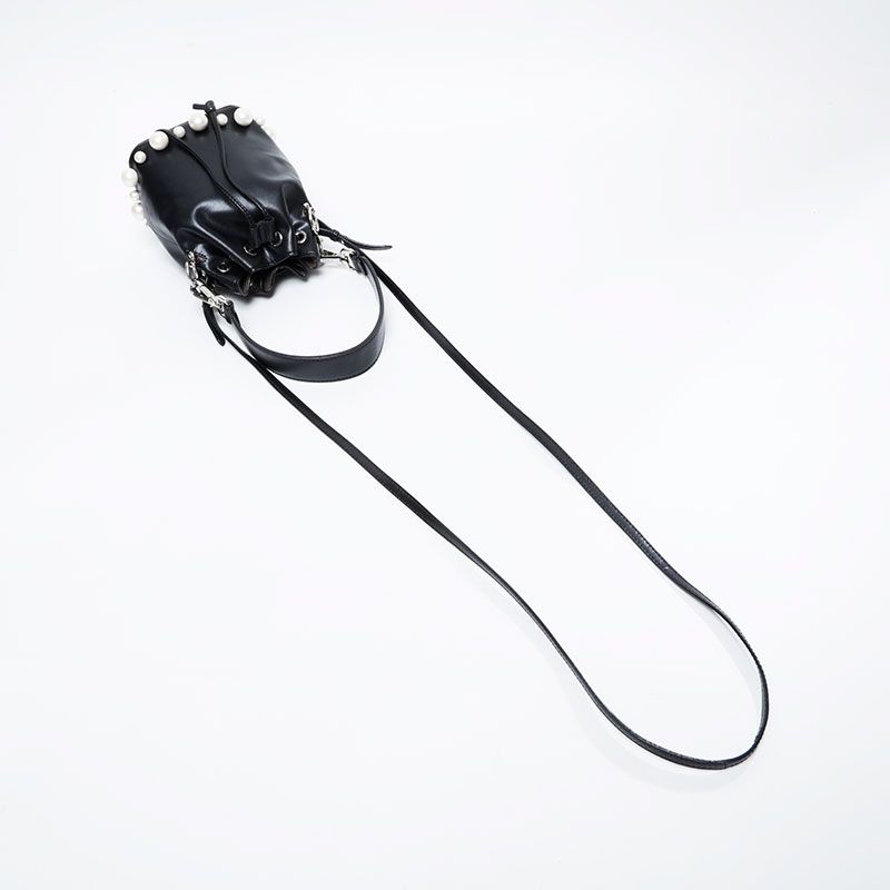 [FENDI]巾着バッグ！/ショルダーバッグ FENDI フェンディ ショルダーバッグ モントレソール レザー