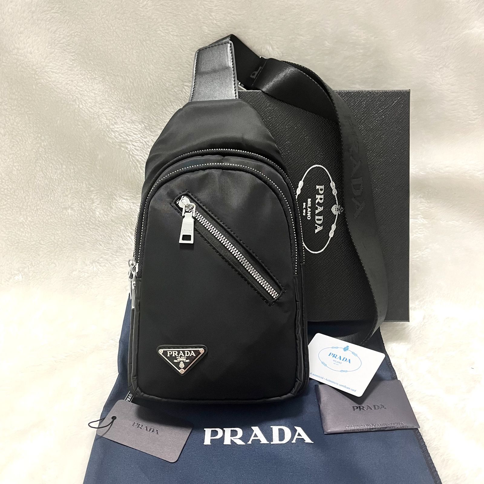 新品✨PRADA プラダ ボディバッグ・ウエストポーチ ショルダーバッグ