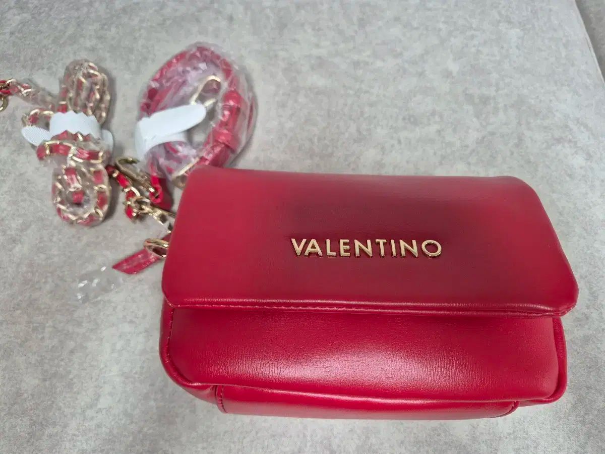 Valentino ヴァレンティノ ミニ 赤 クロスバッグ