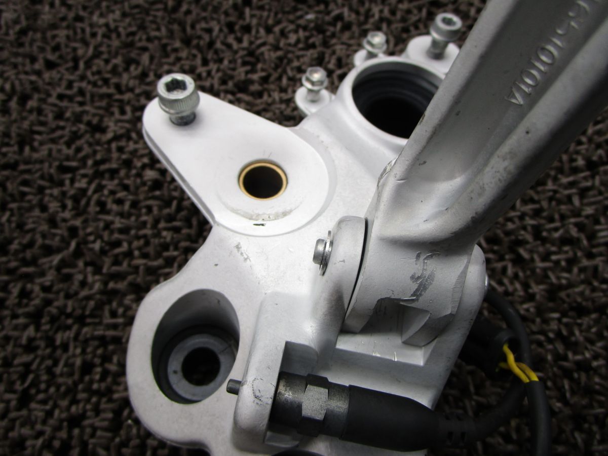ムルティストラーダ1000DS メインステップ ステー 左右 ○U658