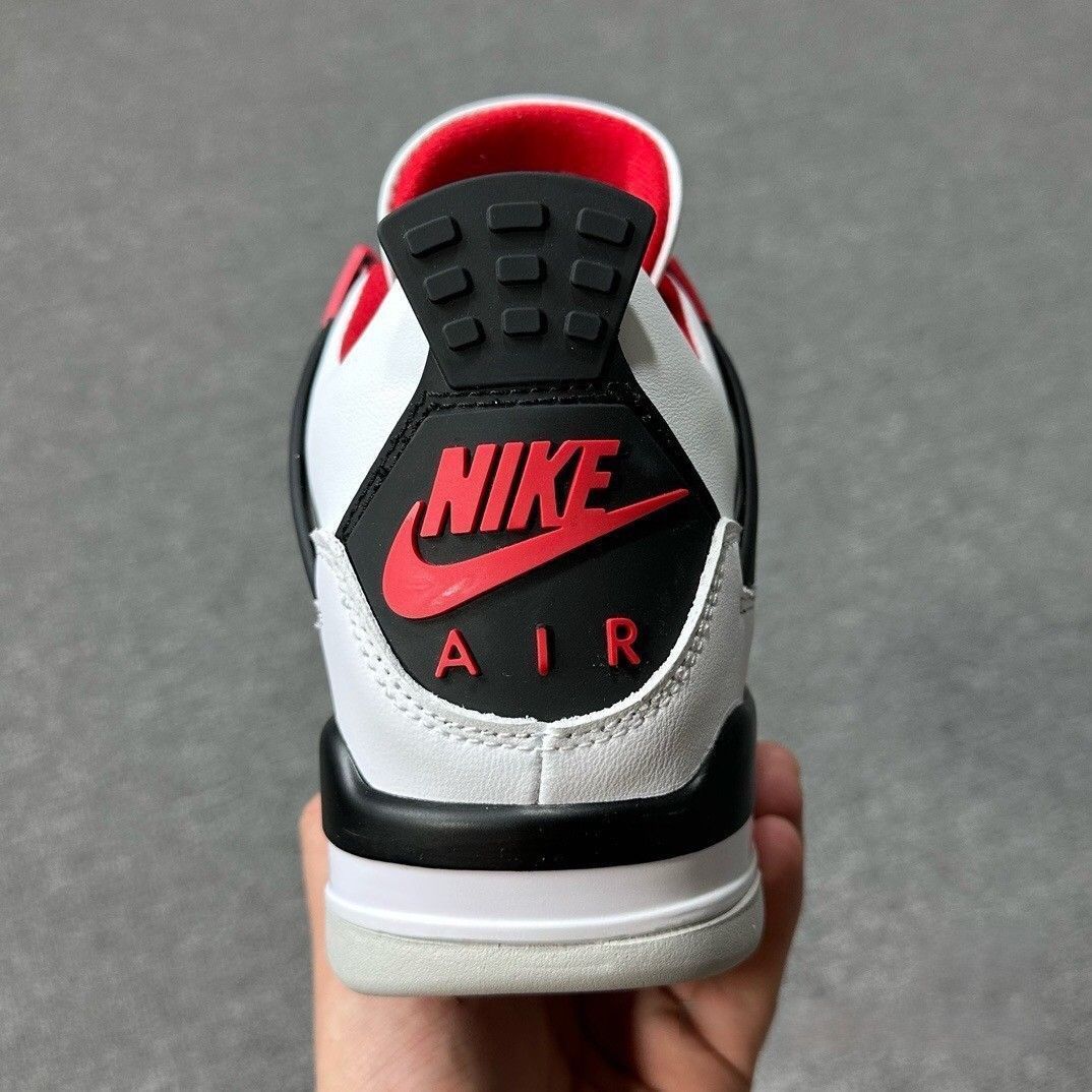 お値下げしました??即購入?? NIKE AIR JORDAN 4 RETRO OG 