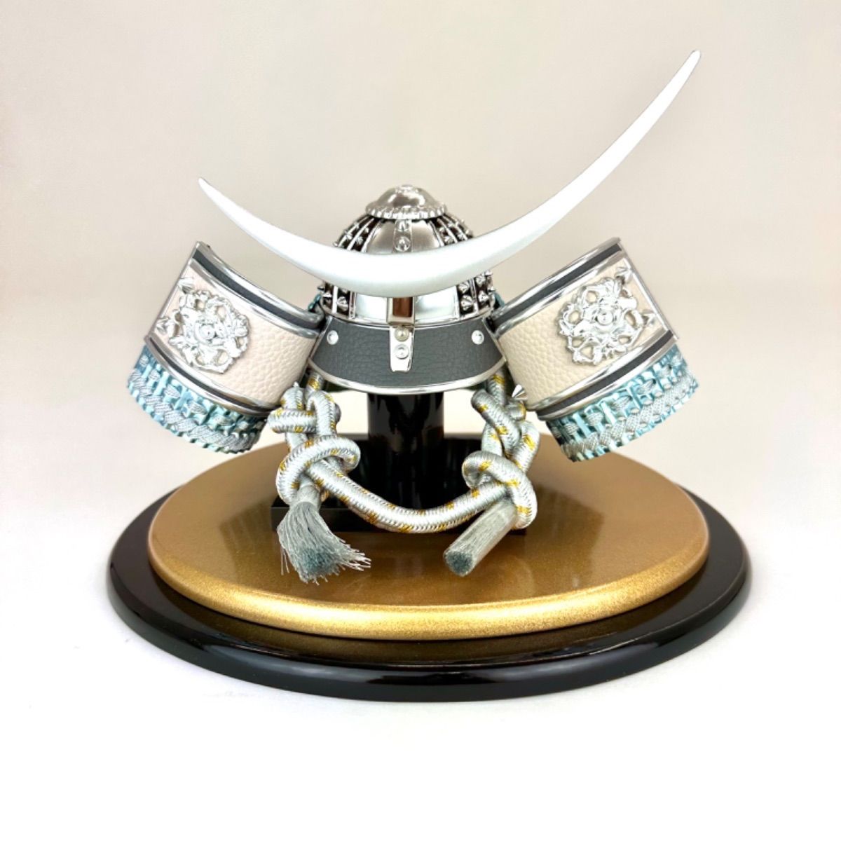 【五月人形】新品　端午の節句　兜飾り　シルバー伊達 五月人形】新品 端午の節句 兜飾り シルバー伊達