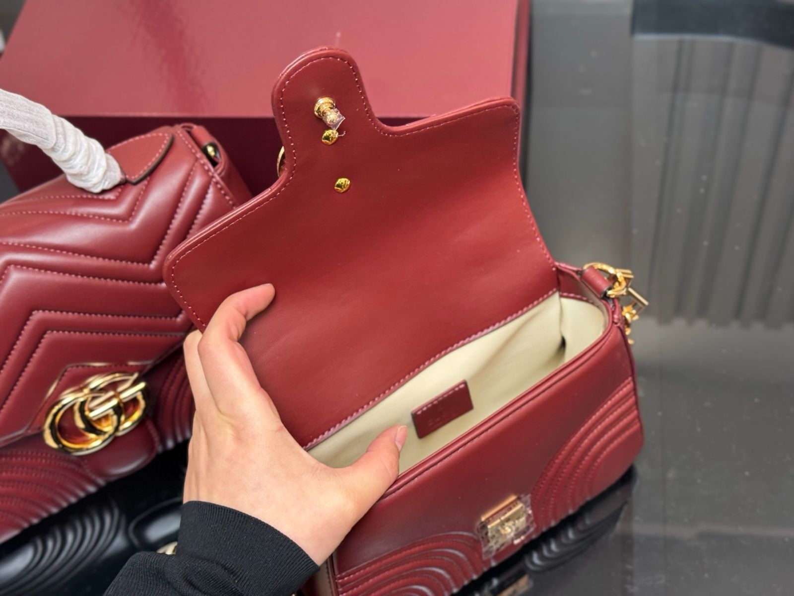 今日特価】Gucci GG Marmont Messenger Bag メッセンジャー