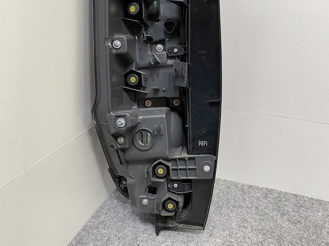 エスクァイア/ノア 80系 ZRR80/ZRR85 ハイブリッド/ZWR80 純正 後期 右