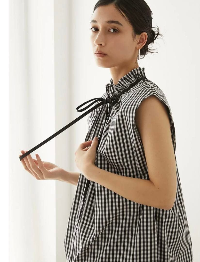 ELLIE ギンガムチェック黒 リボン付き ノースリーブブラウス