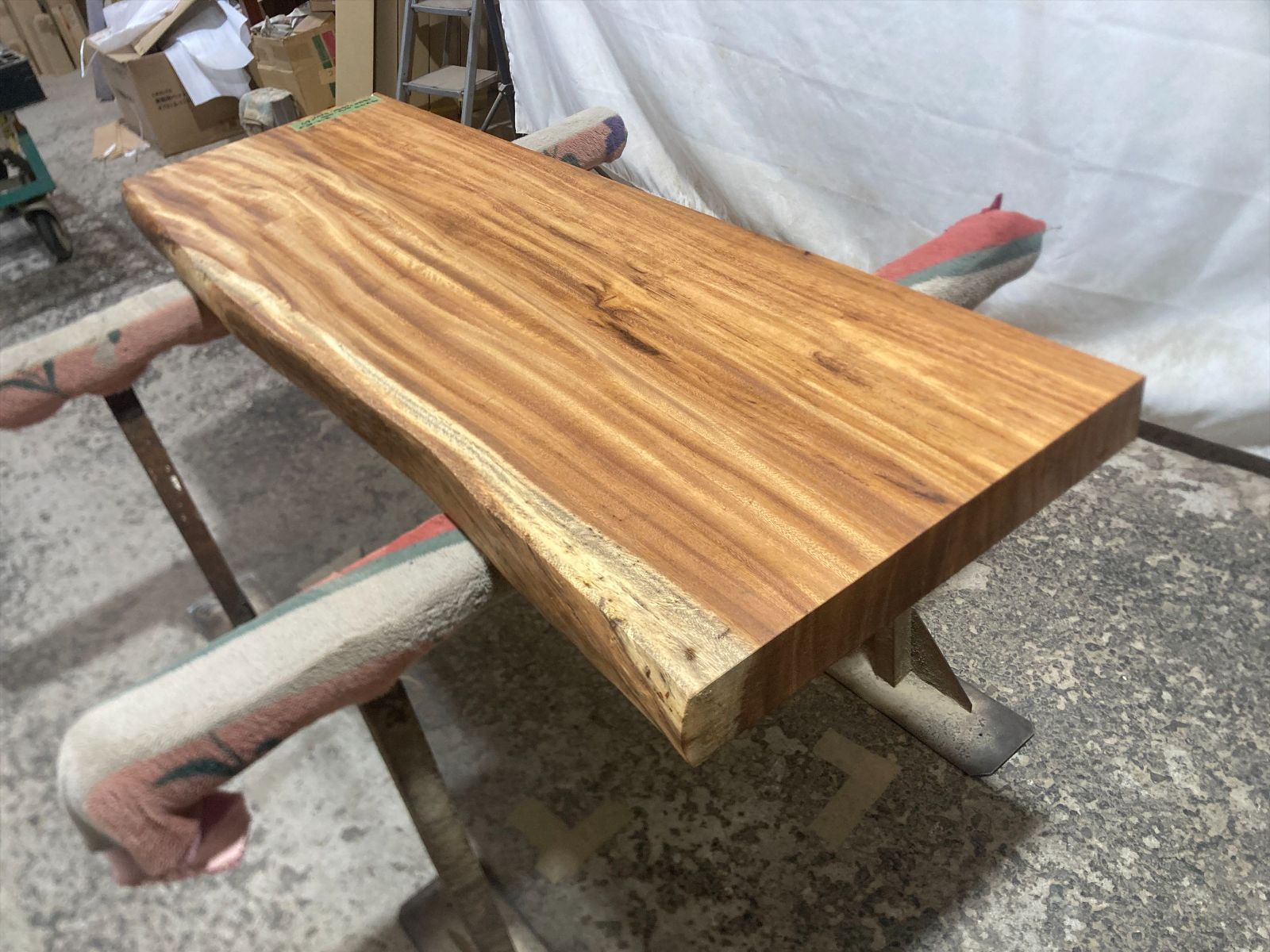 モンキーポッド9244 一枚板無垢 乾燥材 1540ｘ470-490ｘ67mm カウンター センターテーブル ダイニングテーブル MARWIL-DEMENAGEMENTS_CH