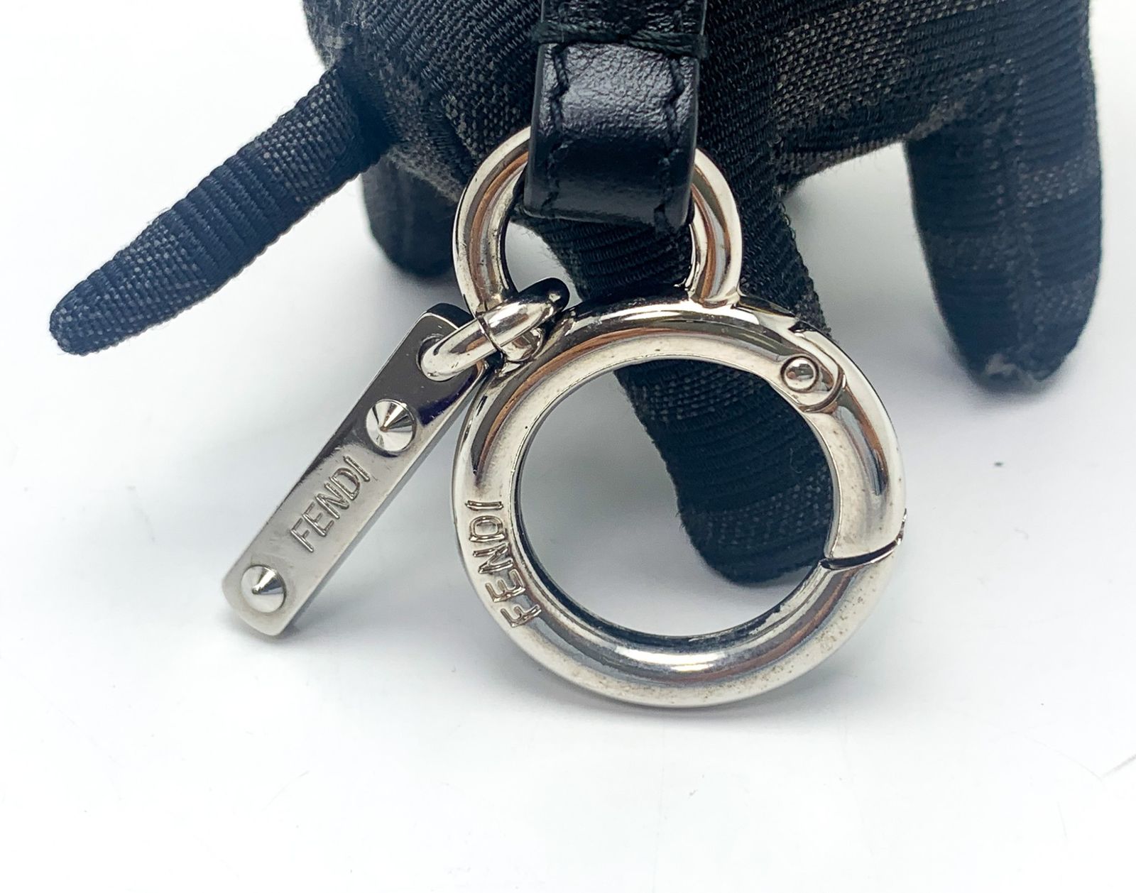 FENDI フェンディ イヌ ドッグ 犬モチーフ FFジャガード ITO