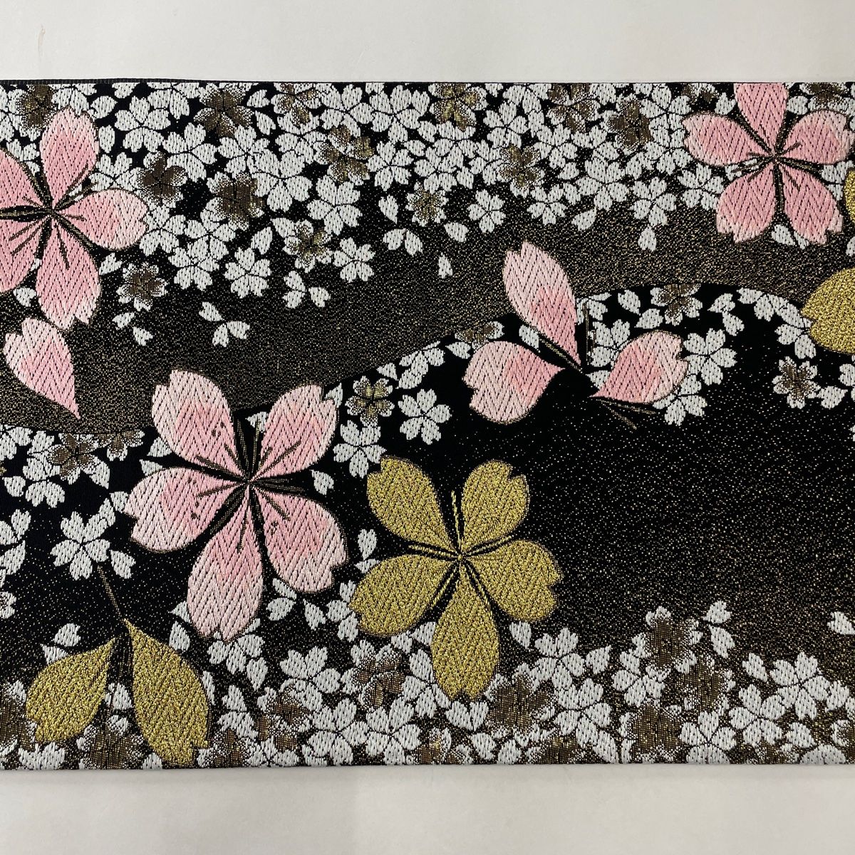 袋帯 美品 秀品 振袖向き 桜 金糸 箔 黒 六通 正絹 【中古】 - メルカリ