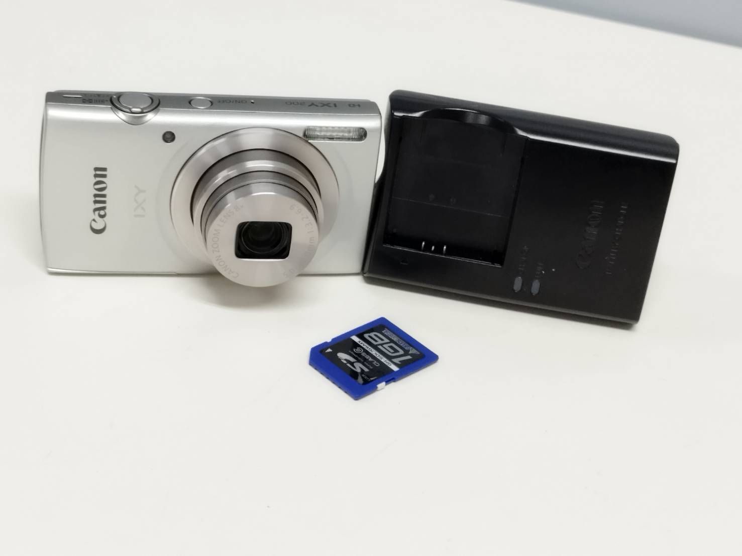 Canon IXY 節約 200 デジタルカメラ(PC2333)