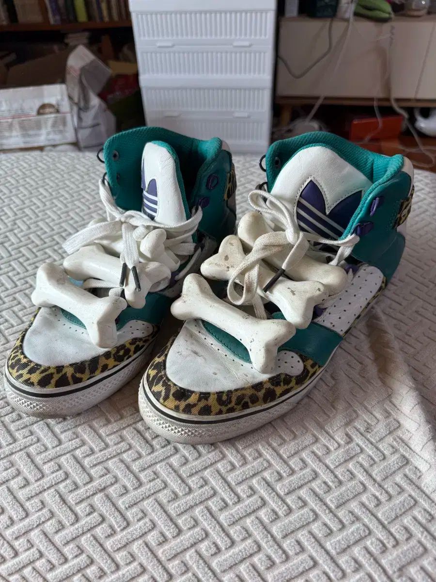 adidas(アディダス) ジェレミースコット ボーンズ