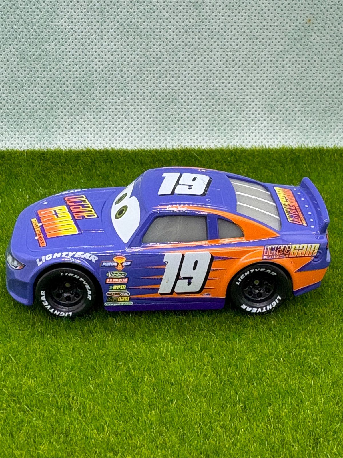 新品】カーズ ミニカー ボビー・スウィフト19番 - メルカリ