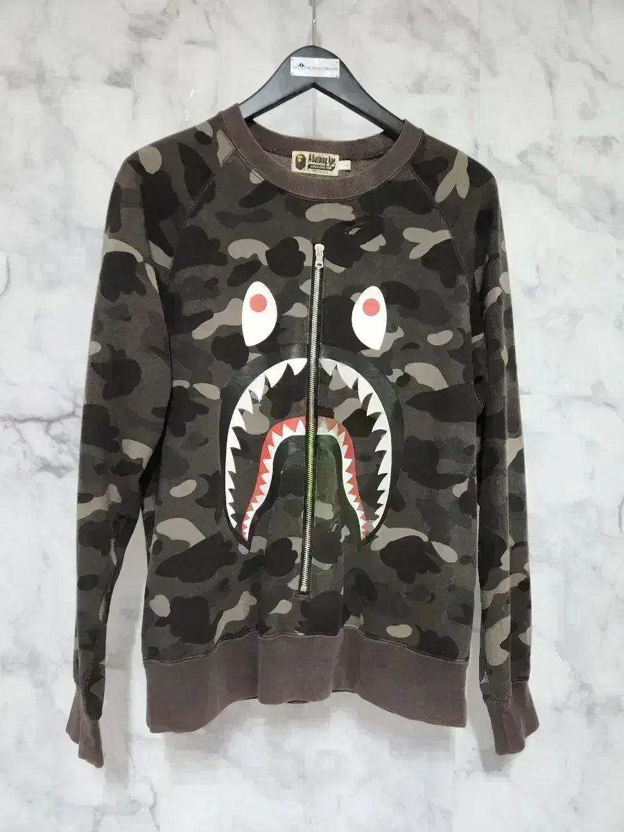 【雷市場（ポンジャン）商品韓国直送】 A BATHING APE(アベイシングエイプ) シャーク パーカー