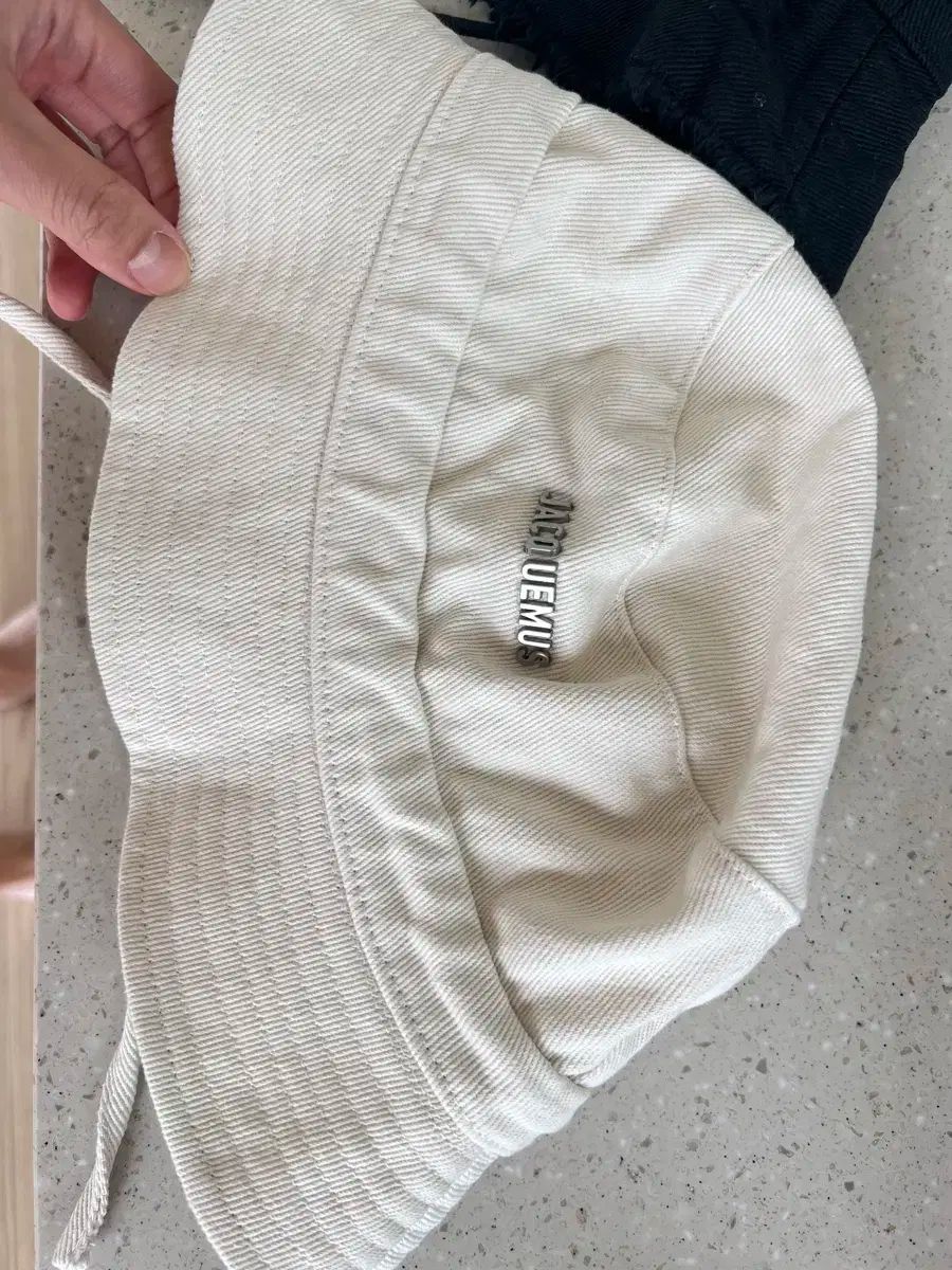 Jacquemus ジャックムス バケットハット クリームを すべてのもの 60 サイズ