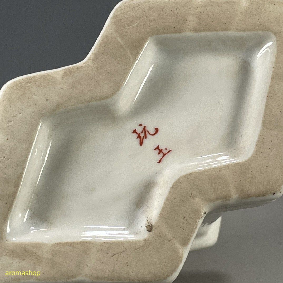 新年ギフト宋汝窯天青釉暗刻草書古詩文皿 鎮 セール中 陶磁器 装飾品