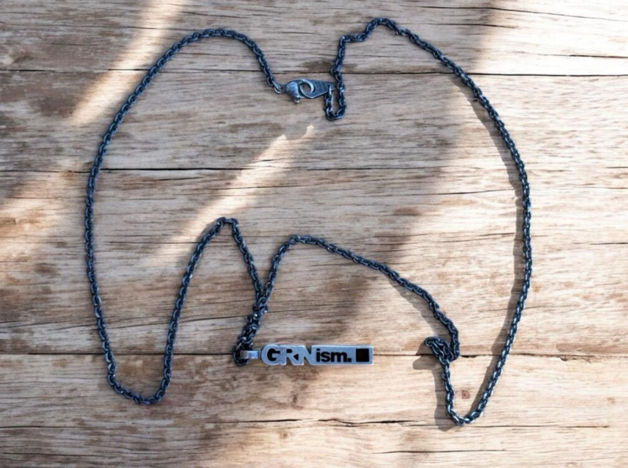 ロゴペンダント