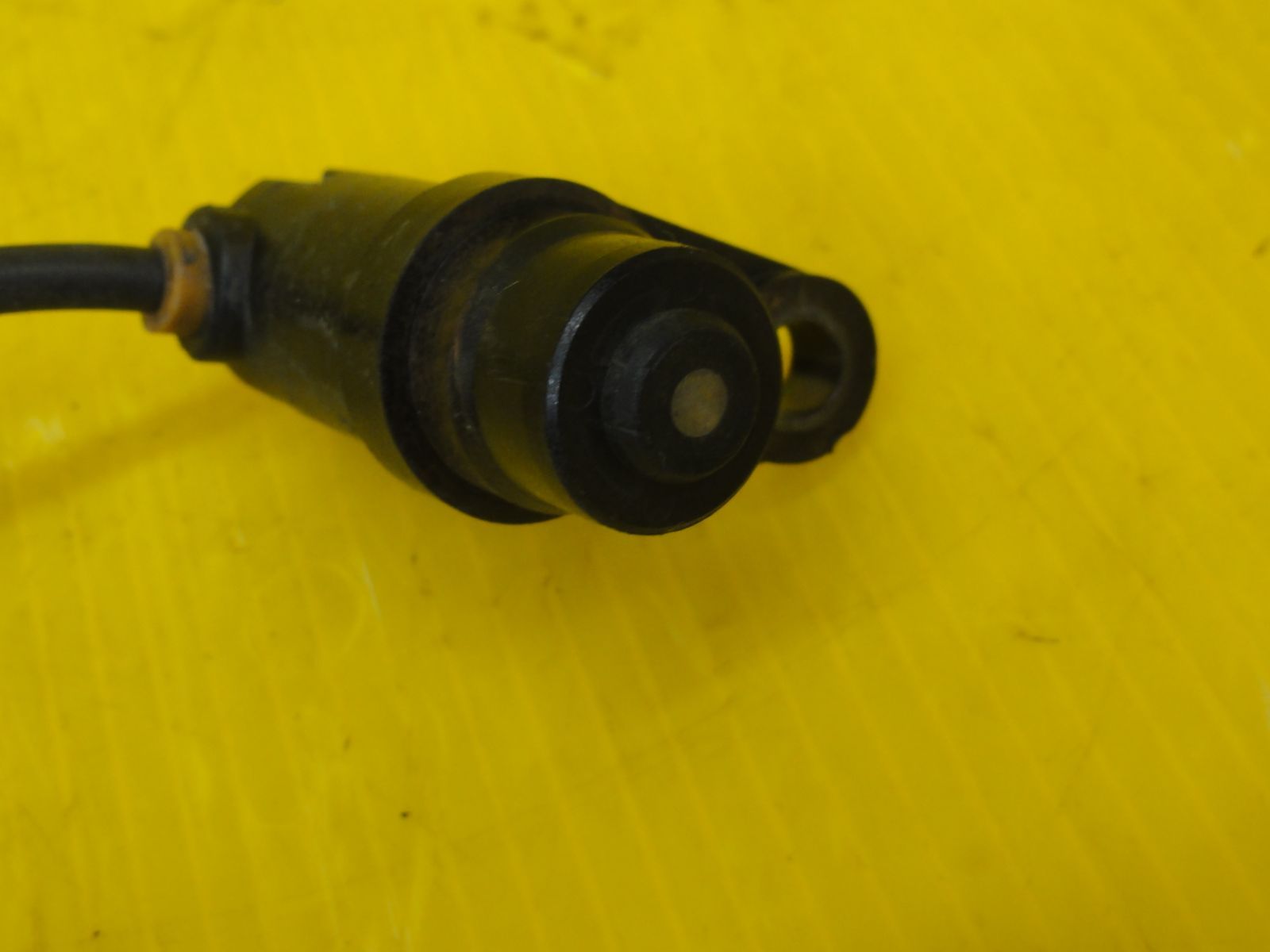 ブレーキセンサー 左