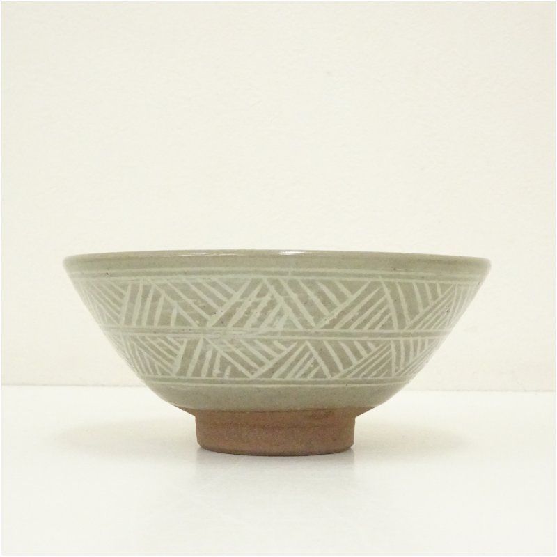 半窓庵 不柳造 細工彫り『花文』茶碗 抹茶碗 共箱 / 茶事 茶道具 阿漕焼 三島手福字茶碗（共箱） 茶道 抹茶 おしゃれ 抹茶茶碗