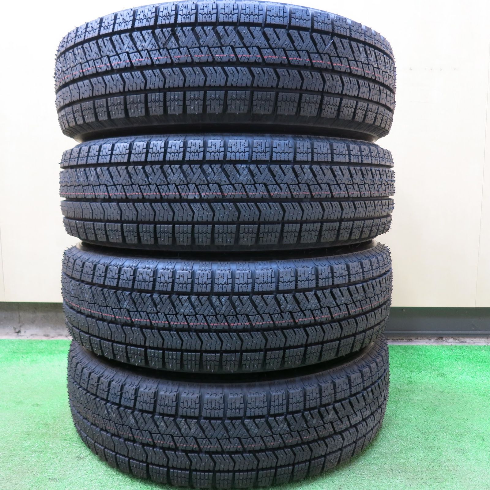 CRIMSON MG モンスター ブリヂストン ブリザック ボヤけ 245/65R17