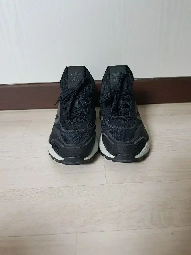 adidas アディダス