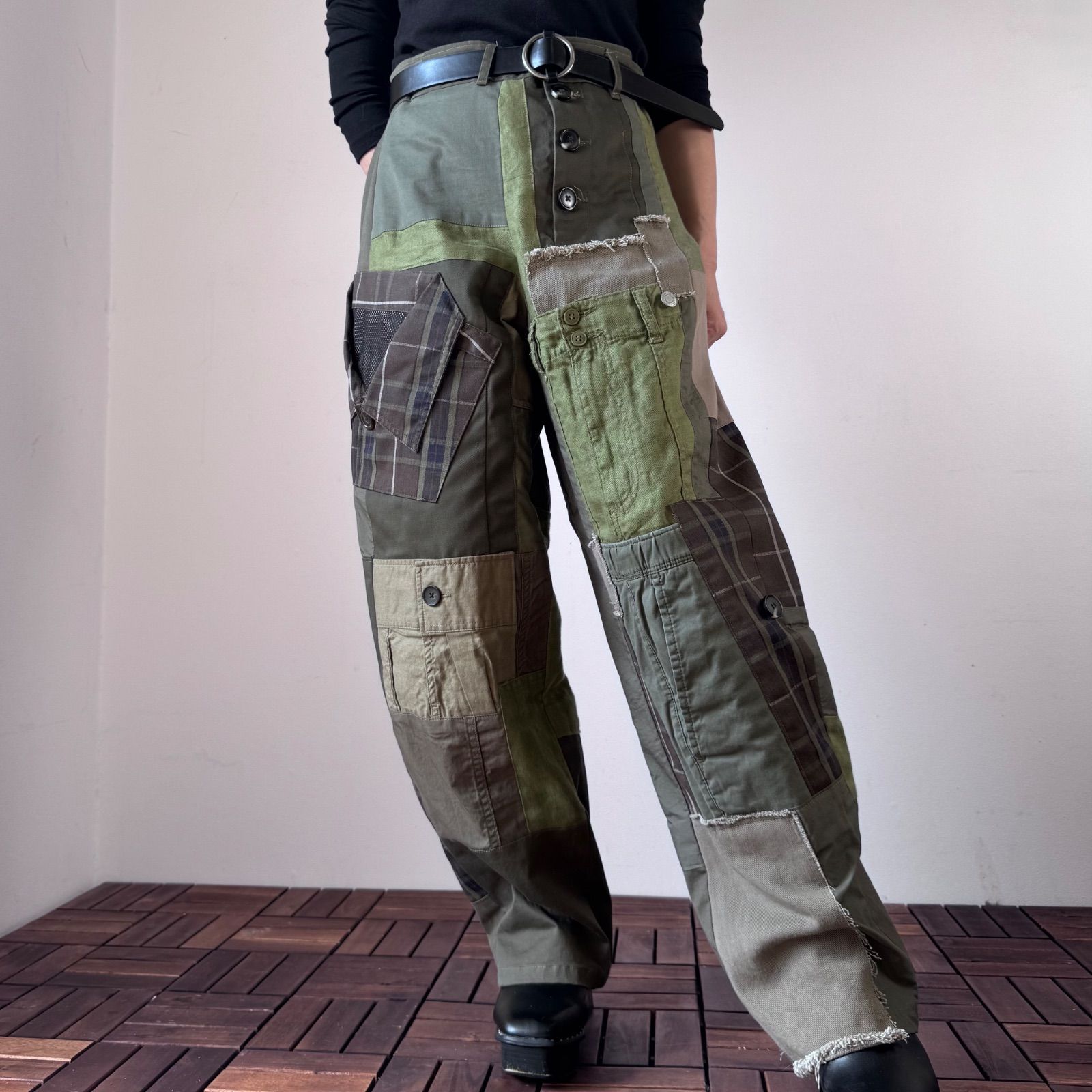 カーキオリーブ色の古着リメイクパッチワーク ワイド|バルーンパンツ No.040