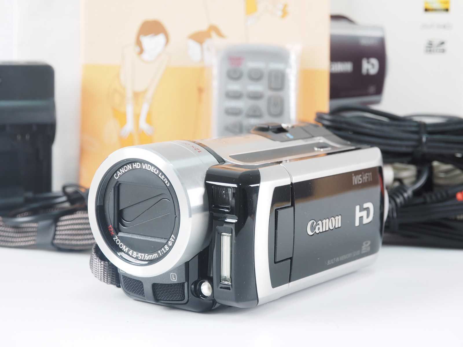 キャノン Canon iVIS HF11 Compact Video Camera Silver 元箱 Z4767A