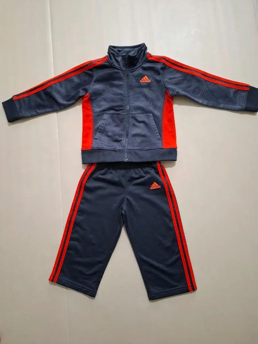 adidas(アディダス) キッズ トラックスーツ ジャージセット