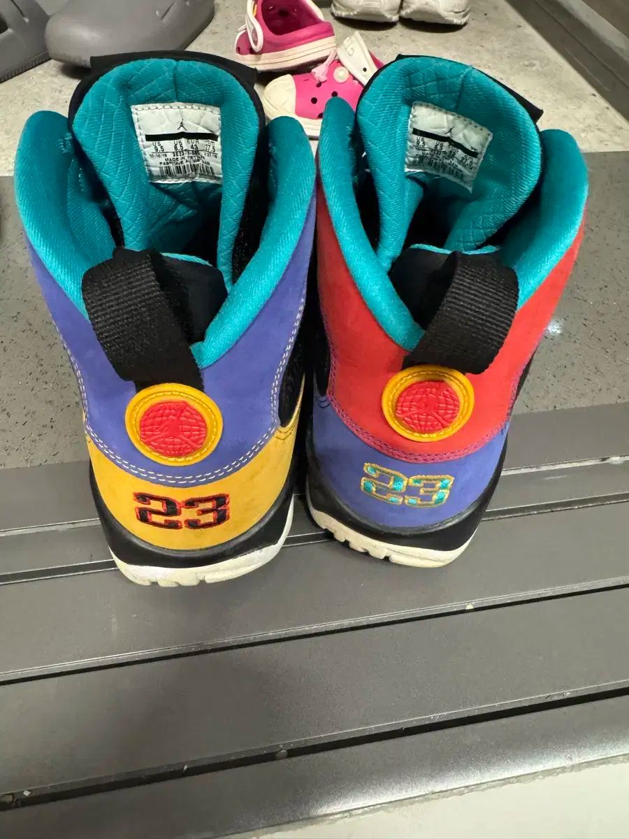 275
