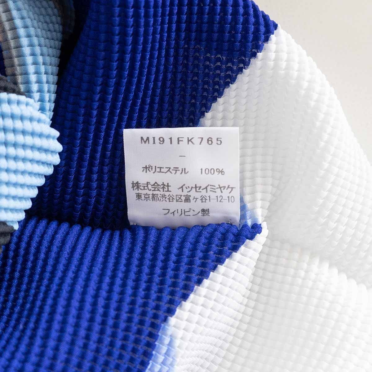 me ISSEY MIYAKE イッセイミヤケ　総柄トップス 極美品】me ISSEY MIYAKE 【総柄 カットソー】 ミー イッセイ