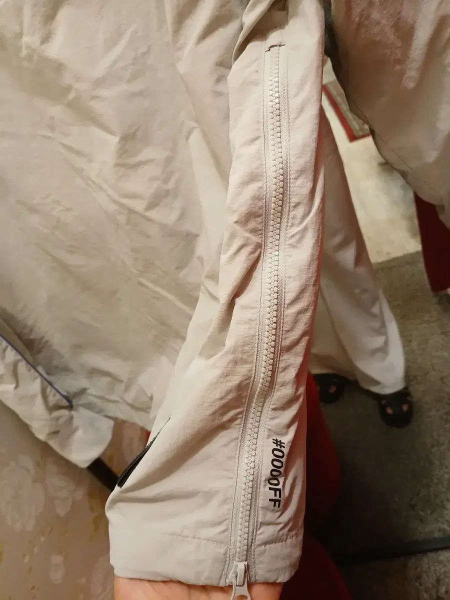 ウーブン ウィンドブレーカー