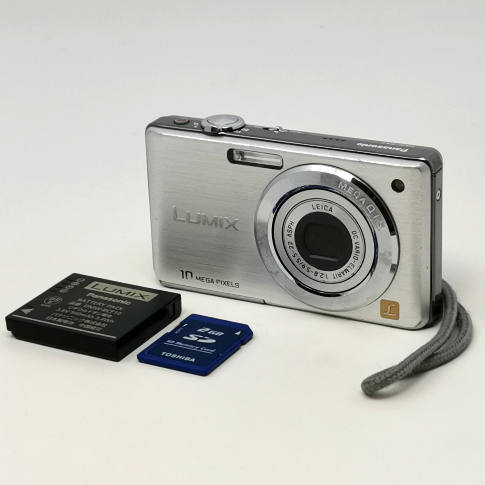 【絶品】Panasonic LUMIX DMC-FS7 シルバー (動作確認済) パナソニック LUMIX DMC-FS7 シルバー デジカメ 動作確認済み