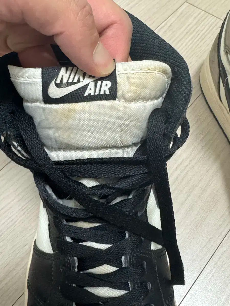 NIKE