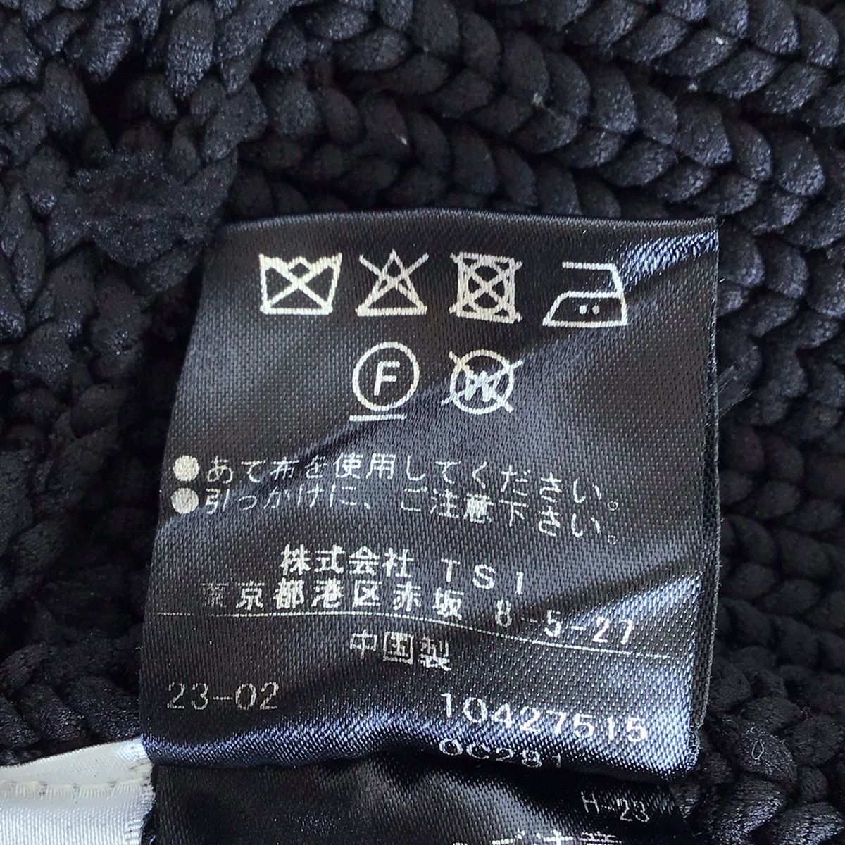 - 黒