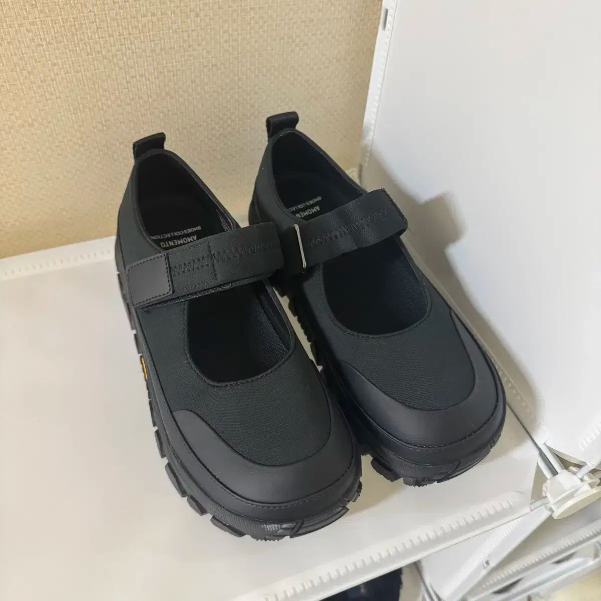 AMOMENTO(アモーメント) VIBRAM MARY JANE