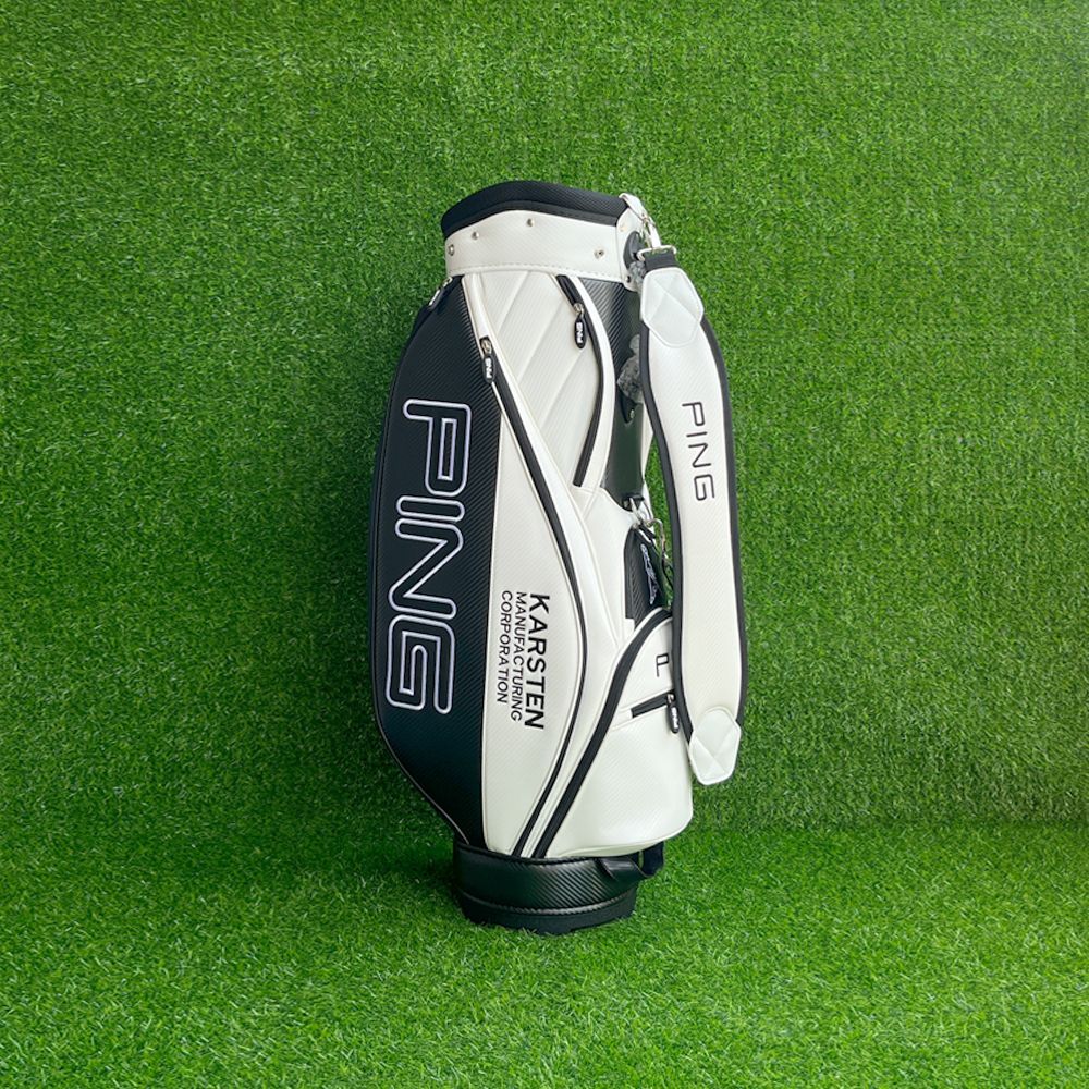 スポーツバッグ