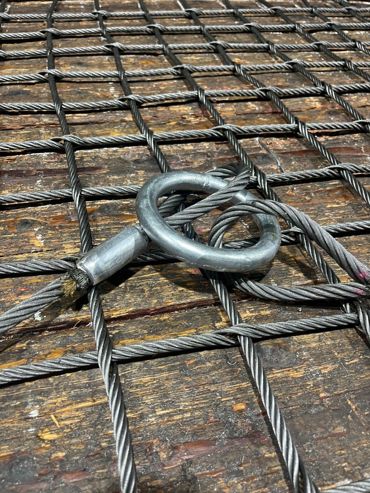 ワイヤーモッコ 1.5m×1.5m mesh100mm 親綱φ12 子綱φ9 A-1リング付き HRDEVELOPMENT_JP