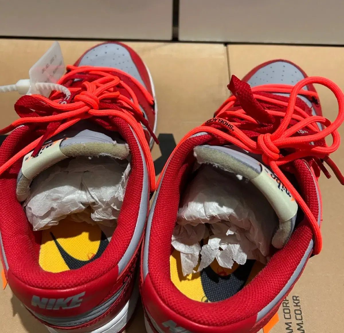 NIKE
