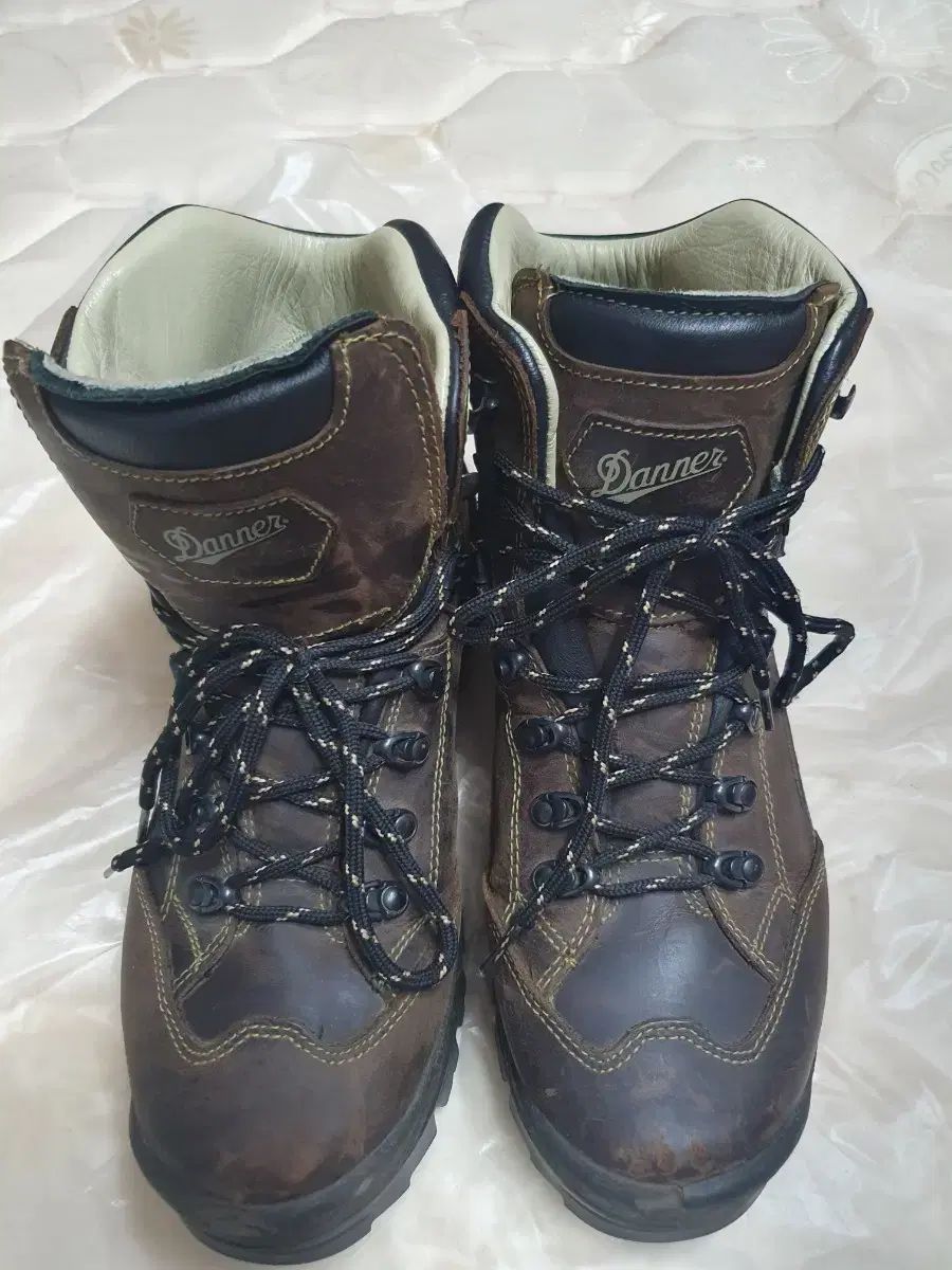 イタリア製ハイキングブーツ