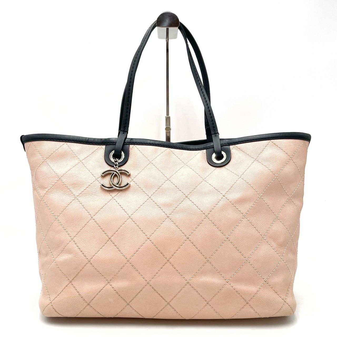 CHANEL シャネル オンザロード ショルダーバッグ キャビアスキン チャーム CHANEL シャネル オンザロード ショルダーバッグ キャビアスキン