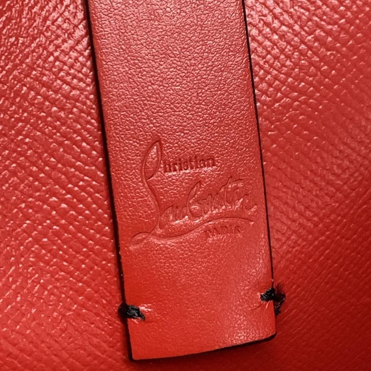 黒×レッド スタッズ