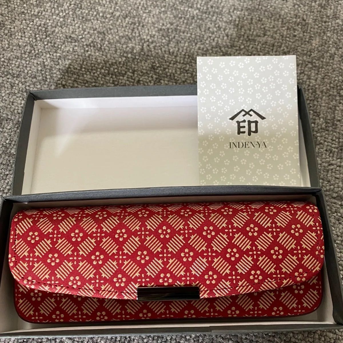 印傳屋 上原勇七】印伝 梅糸巻格 メガネケース 新品 - メルカリ